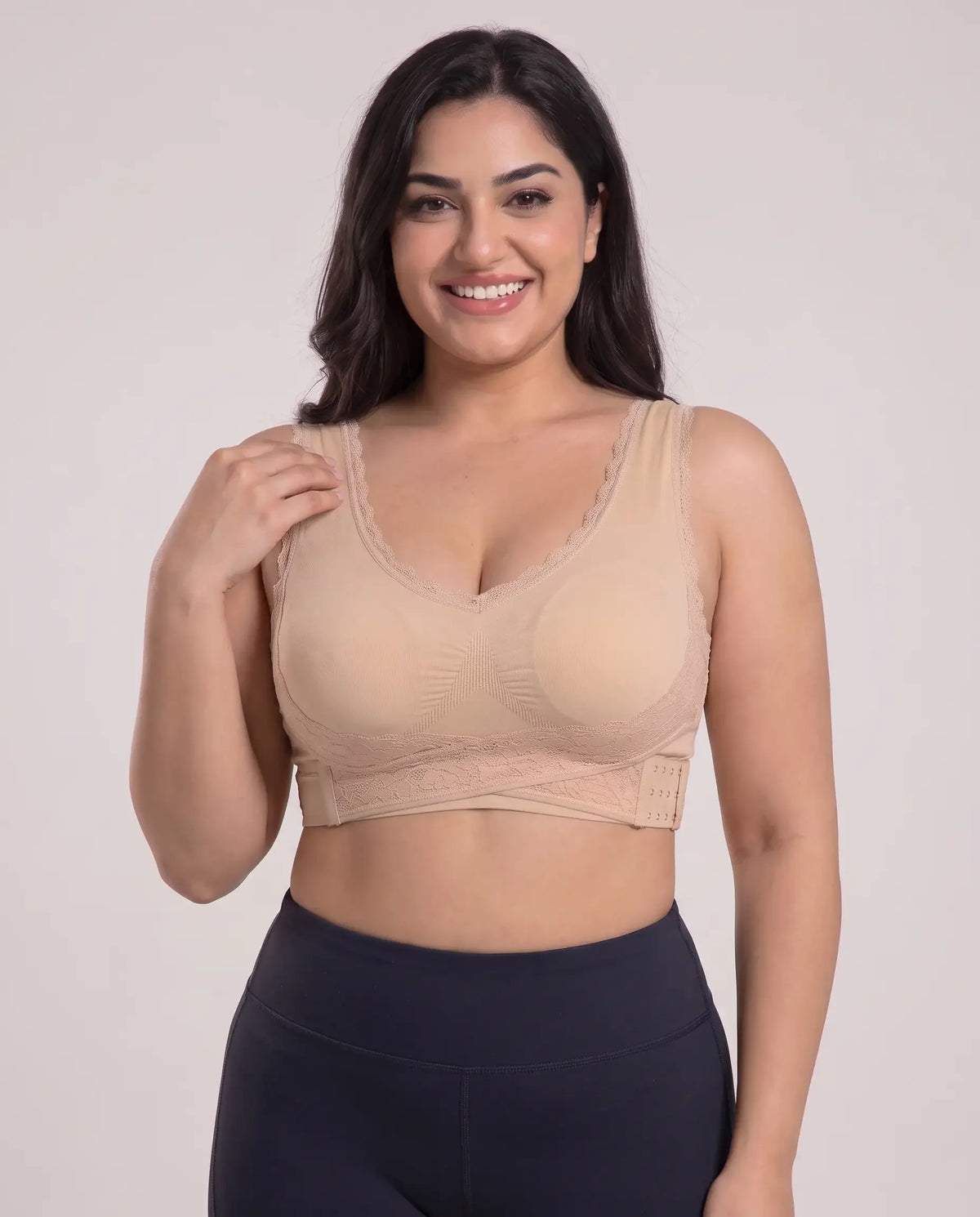 Bretelles larges et dentelle